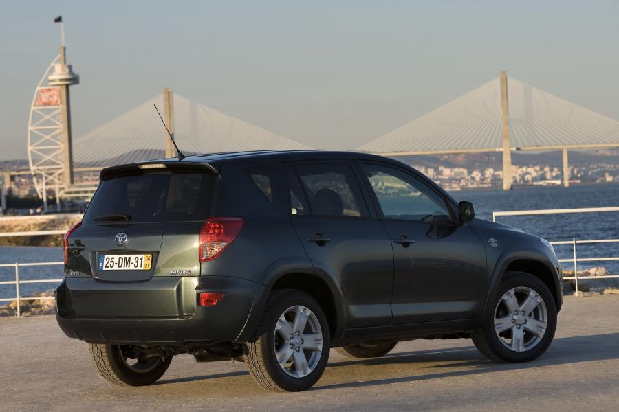  Toyota RAV4 2005 года  (фото 61 из 172)